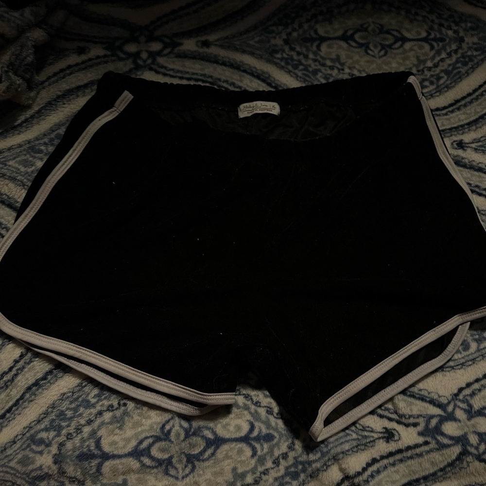 Women’s size: XL lounge shorts